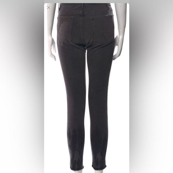 Frame Le High Skinny in Grey Whisker - Picture 11 of 13